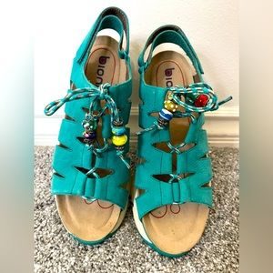 Bionica OLANDA SPORT SANDAL SHOE TURQUOISE  8.5 w/art beads!